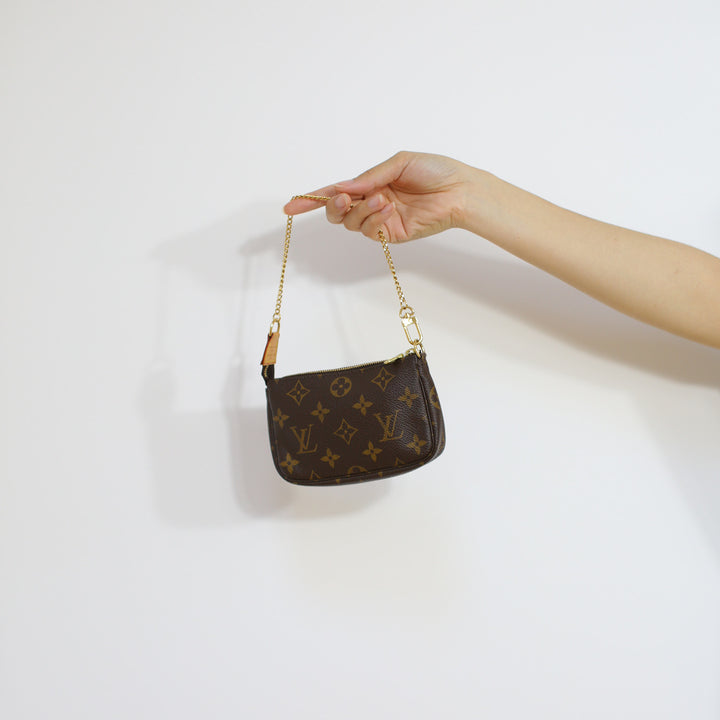 Louis Vuitton Monogram Mini Pochette Accessoires Pouch