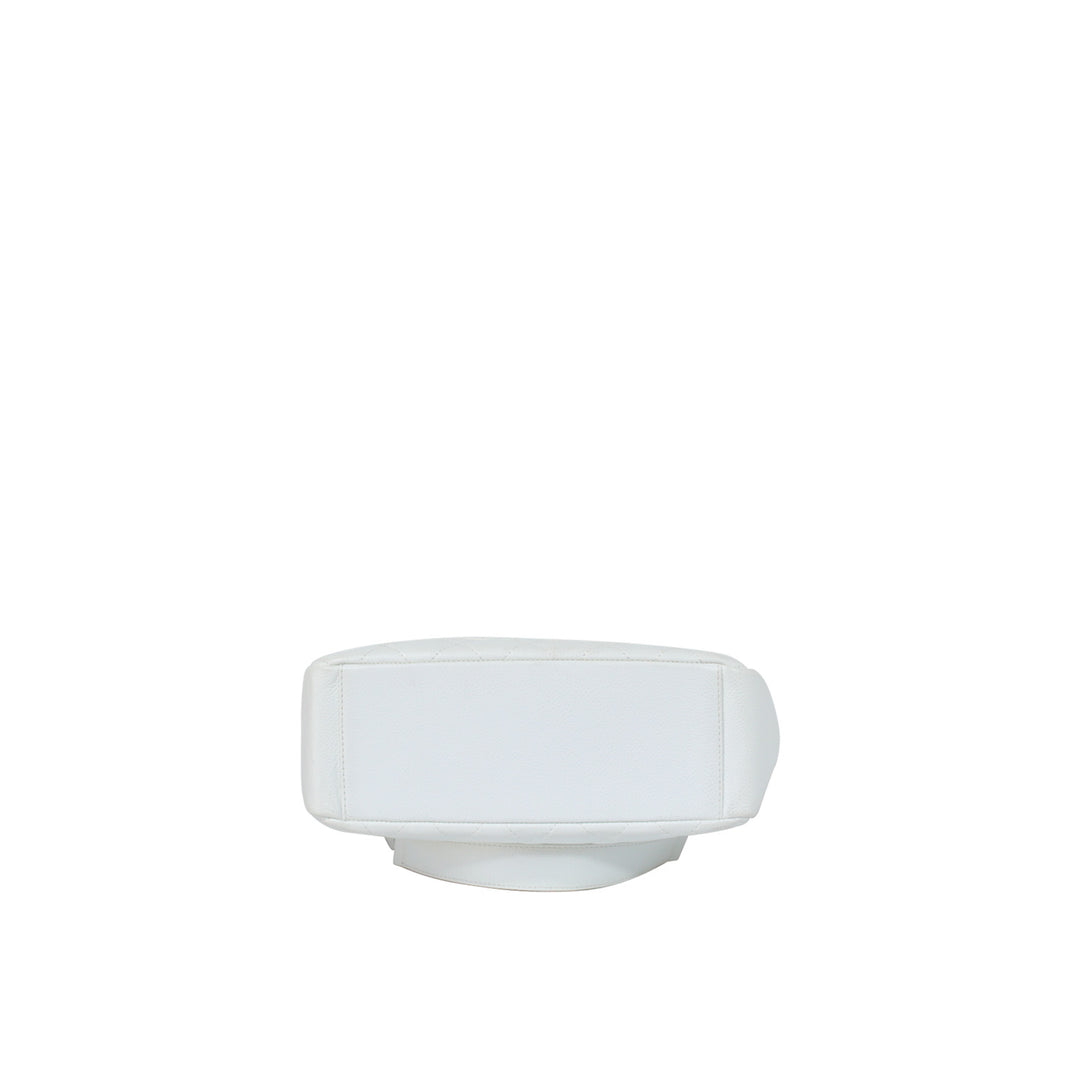 The bottom of the handbag features the Chanel caviar leather in white.