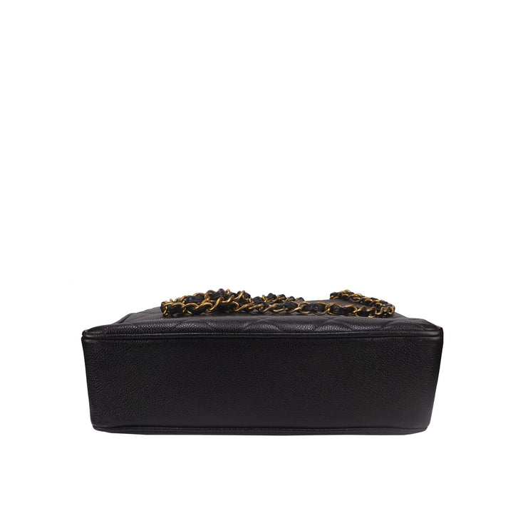 The bottom of the tote with caviar leather.