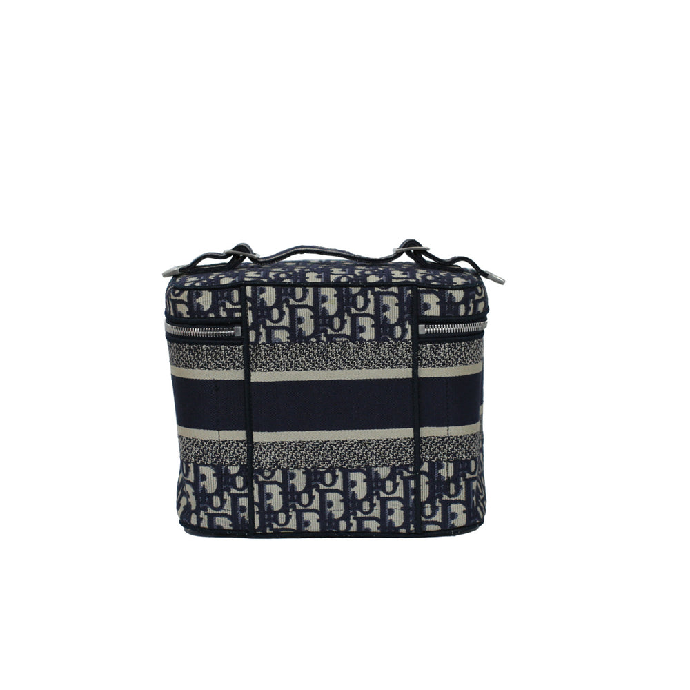 This vanity case features the iconic Dior oblique canvas.