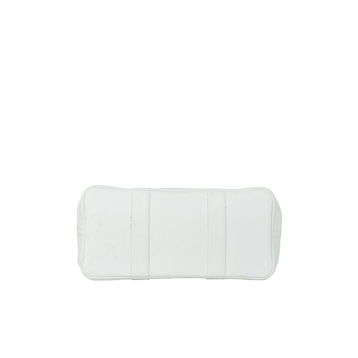 The bottom of the bag features the premium Hermes leather.