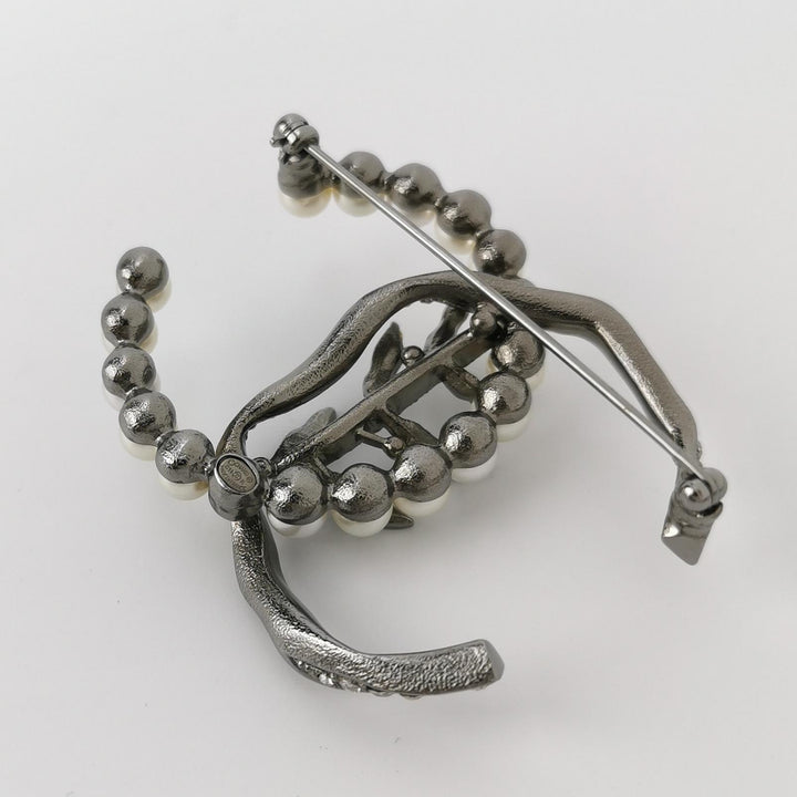 Chanel CC Logo Pearl Crystal Brooch Leafs Motif