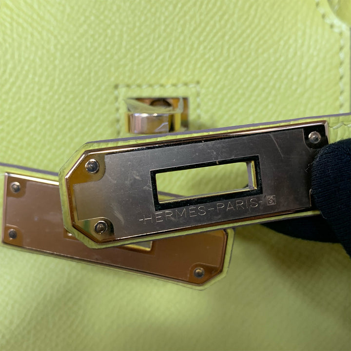 The HERMES PARIS engraving on the twist lock buckle hardware.