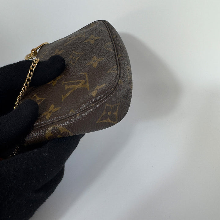 Louis Vuitton Monogram Mini Pochette Accessoires Pouch