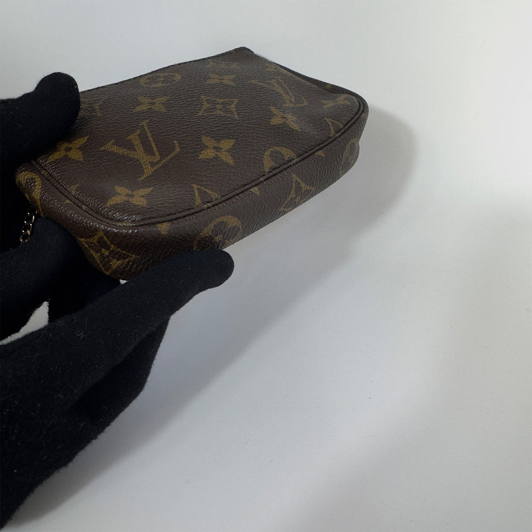 Louis Vuitton Monogram Mini Pochette Accessoires Pouch
