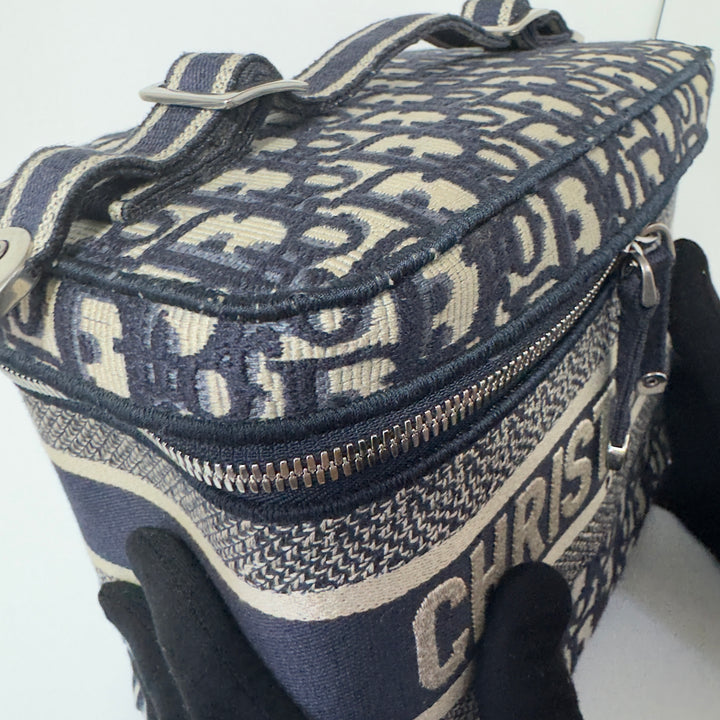 The vanity case features an adjustable top-handle for carrying the bag around.