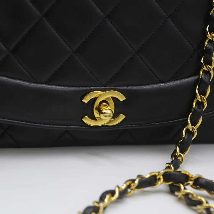 This bag has a twist lock closure with the CC logo.