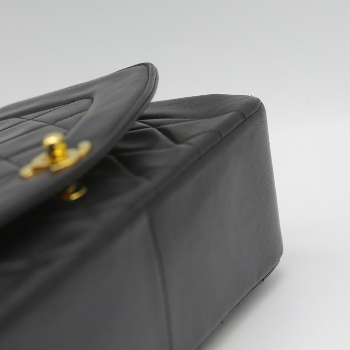The right front corner of the bag in excellent condition.