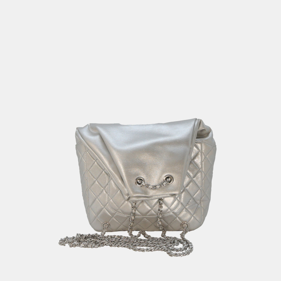 This backpack features a interwoven leather and chain backpack strap.