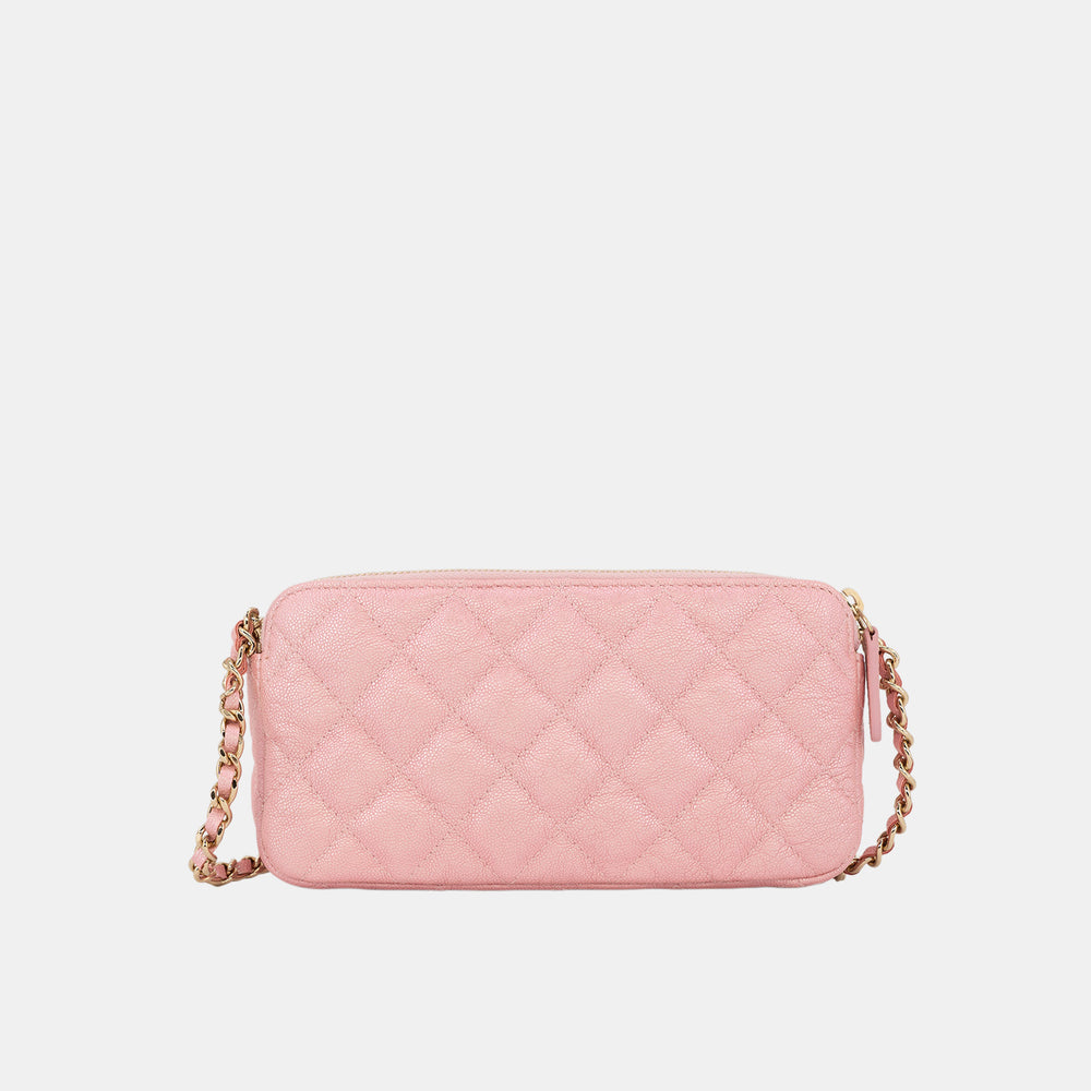 This wallet on chain features the iconic Chanel quilted stitching in pink caviar leather.