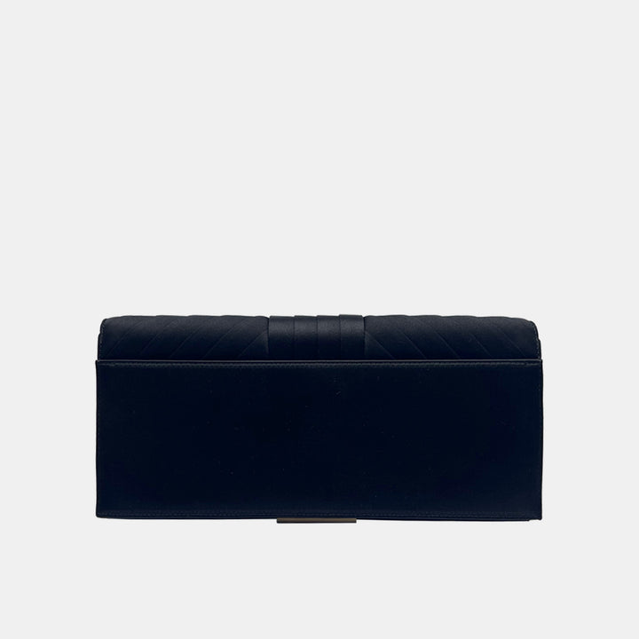 This Chanel clutch feature the iconic chevron pattern.