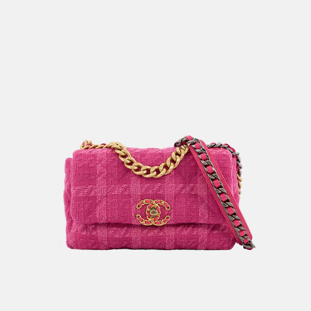 Chanel 19 bag in medium size, made of tweed in the colour pink.