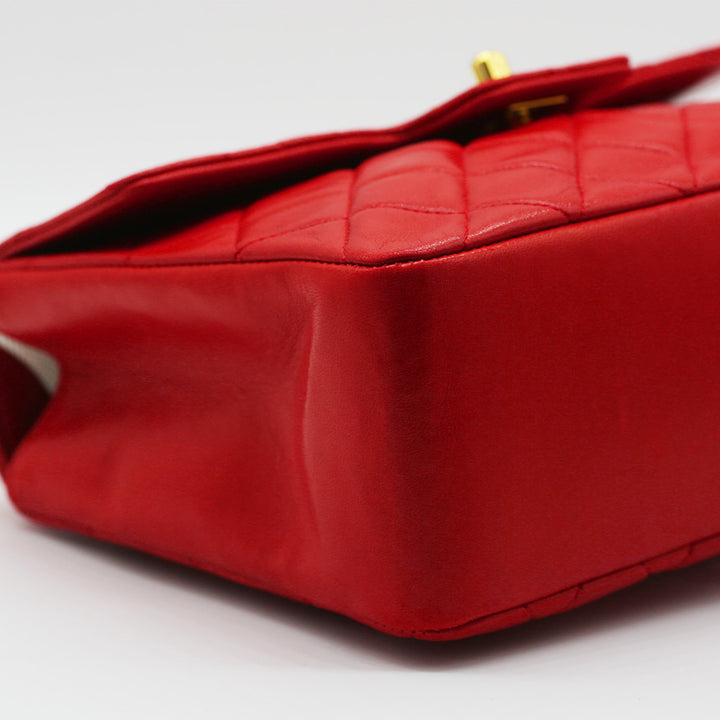 The left corners of the bag, in very good condition.