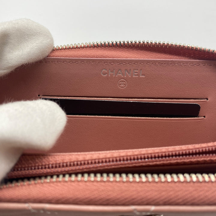 Chanel Zip Around Wallet in Pink and White Ombre Patent Leather