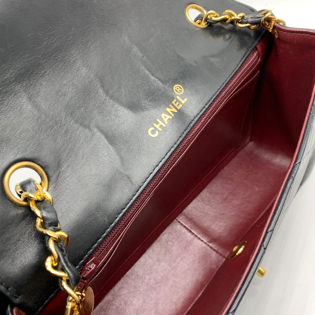 Inside the bag, you could find a zip pocket and a slip pocket.