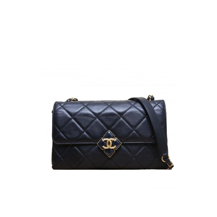 Chanel 21A CC Diamond Lock Flap Quilted Lambskin Bag with Gold Hardware