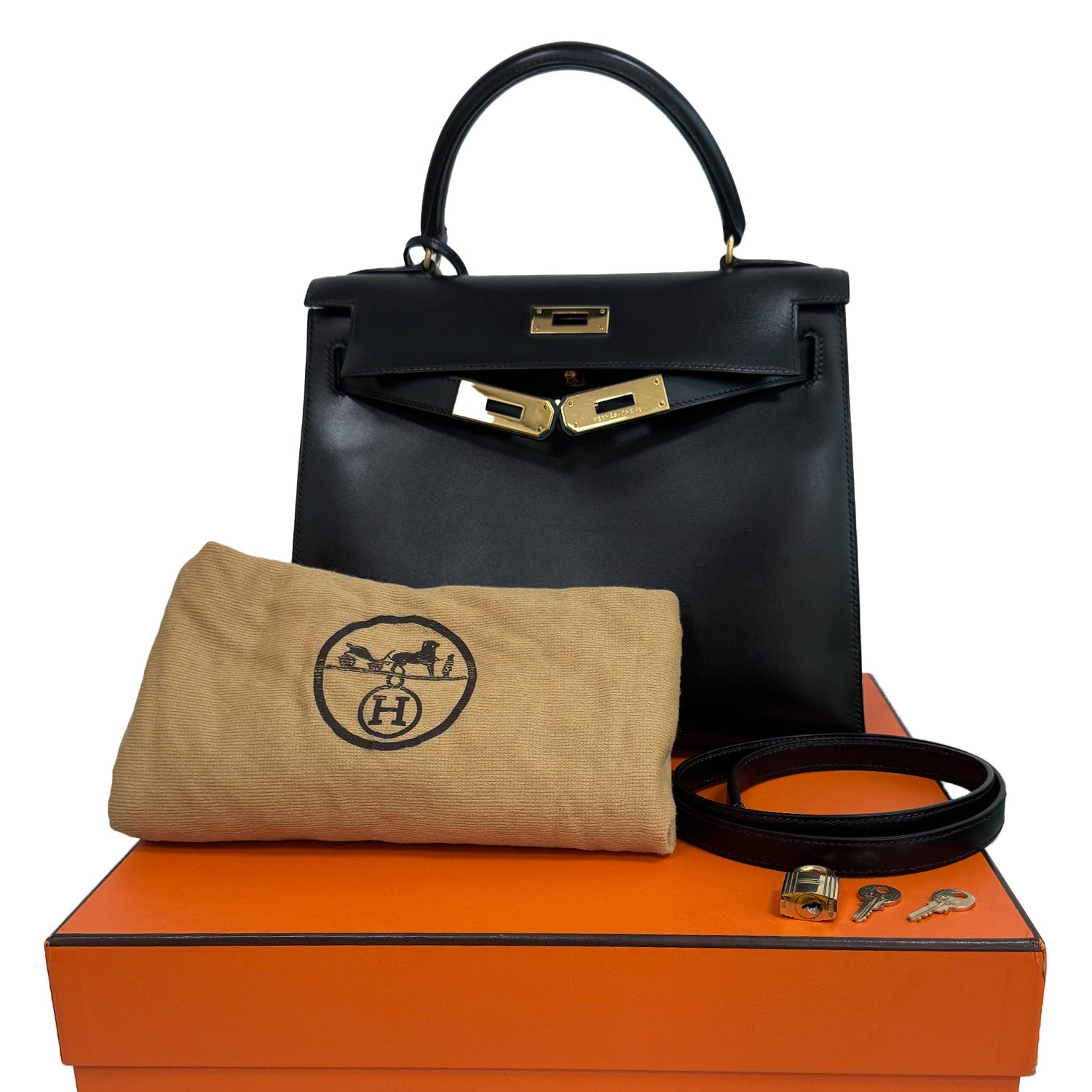 Hermes kelly 28 black hotsell gold hardware