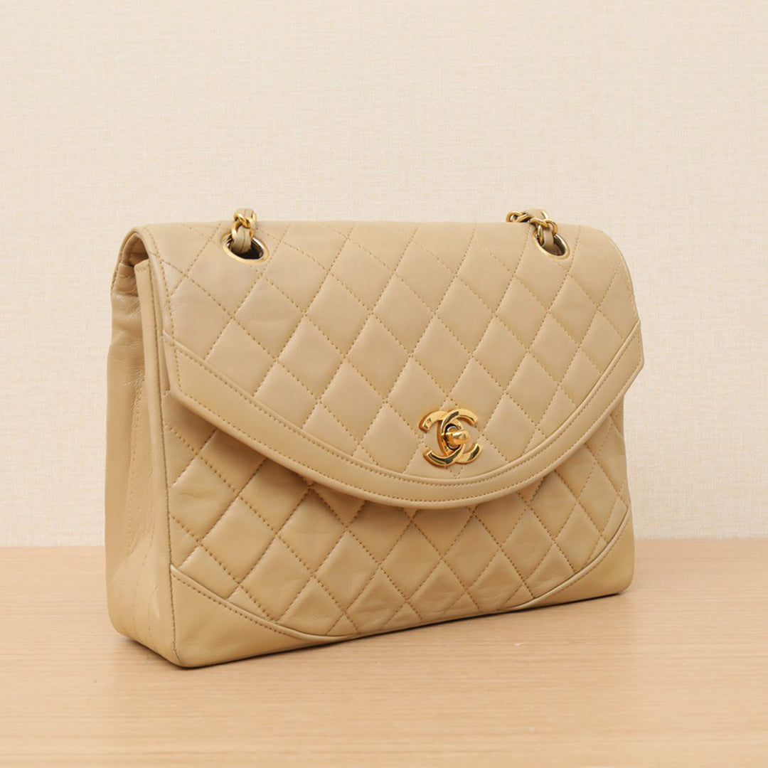 Chanel Vintage Classic Design Round Flap Turn-Lock Chain Bag Beige Gold Hardware