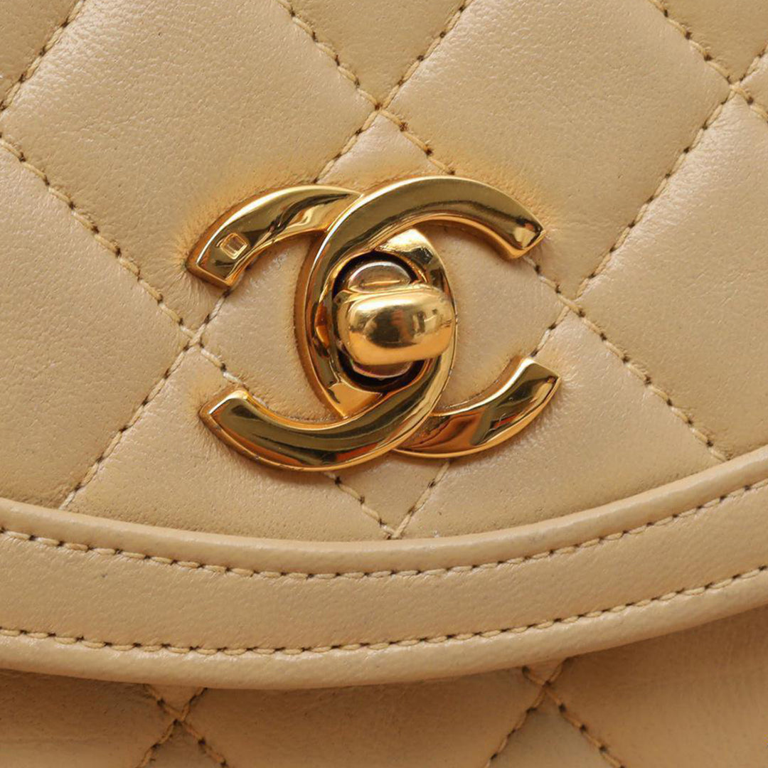 Chanel Vintage Classic Design Round Flap Turn-Lock Chain Bag Beige Gold Hardware