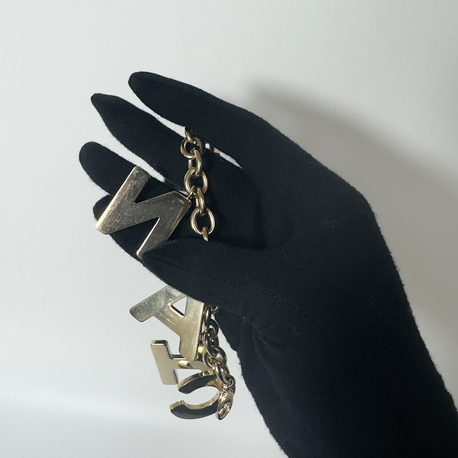 Van Cleef & Arpels 2019 wishlist | Vintage chanel bag, Bracelet stack,  Signature bracelet