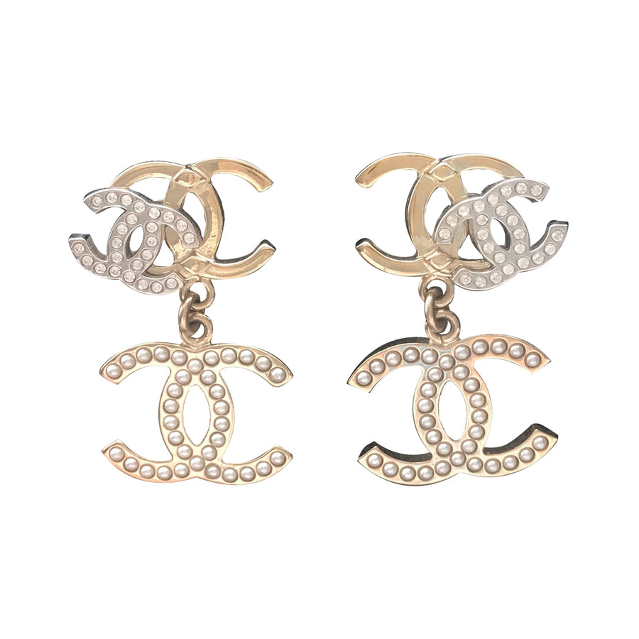 Chanel dangle earrings with pearls and crystals details. 