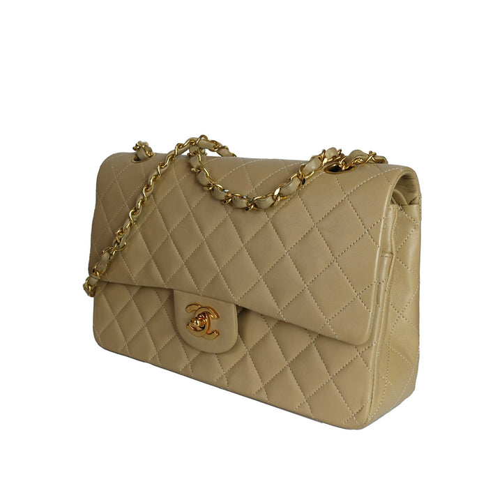 This vintage Chanel bag features a chain and leather interwoven strap.