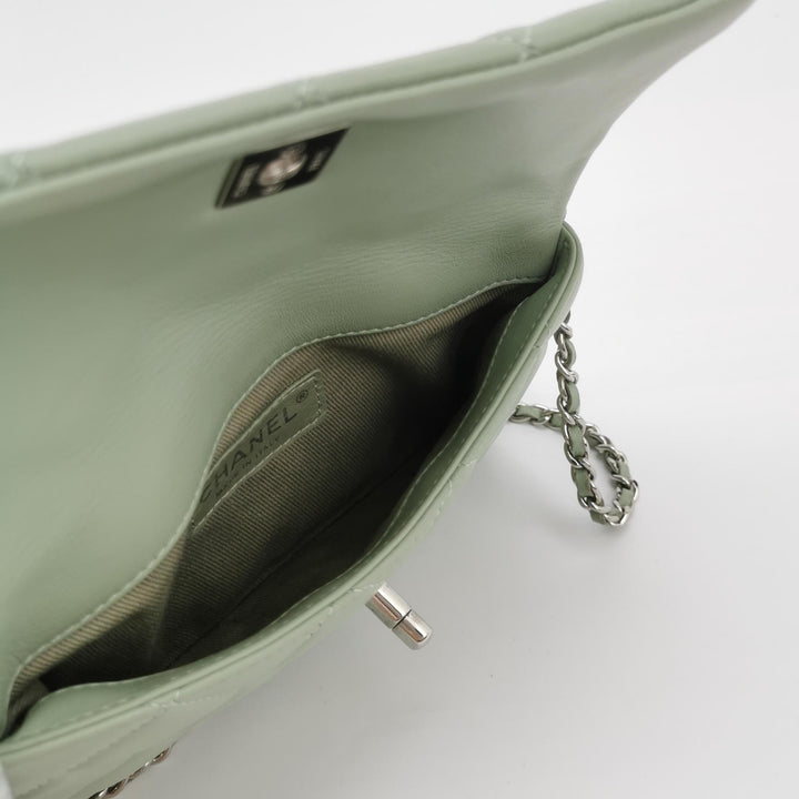 Chanel Daily Zippy Flap Clutch in Green Lambskin Silver Hardware