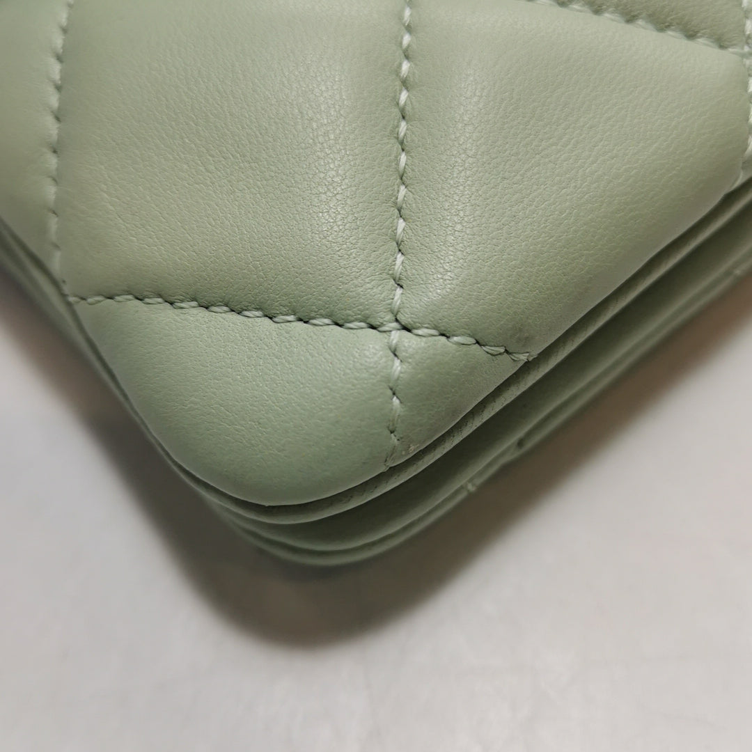 Chanel Daily Zippy Flap Clutch in Green Lambskin Silver Hardware