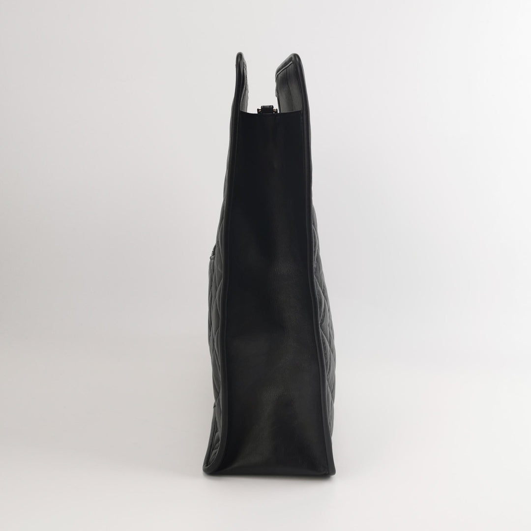 Chanel Graphic Catch Tote In Black