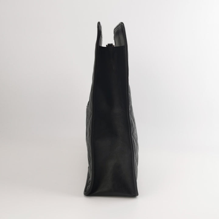 Chanel Graphic Catch Tote In Black