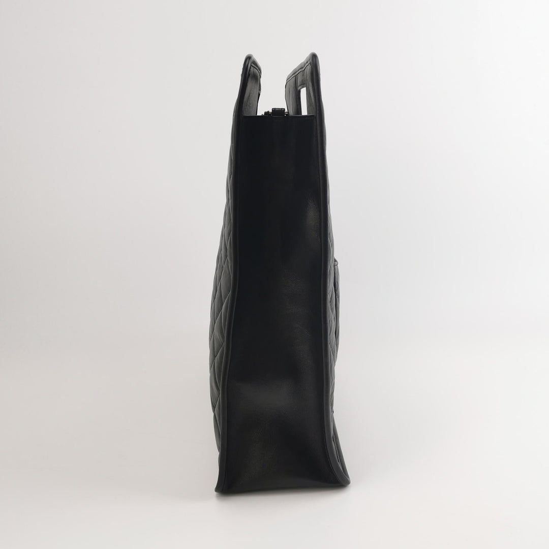 Chanel Graphic Catch Tote In Black