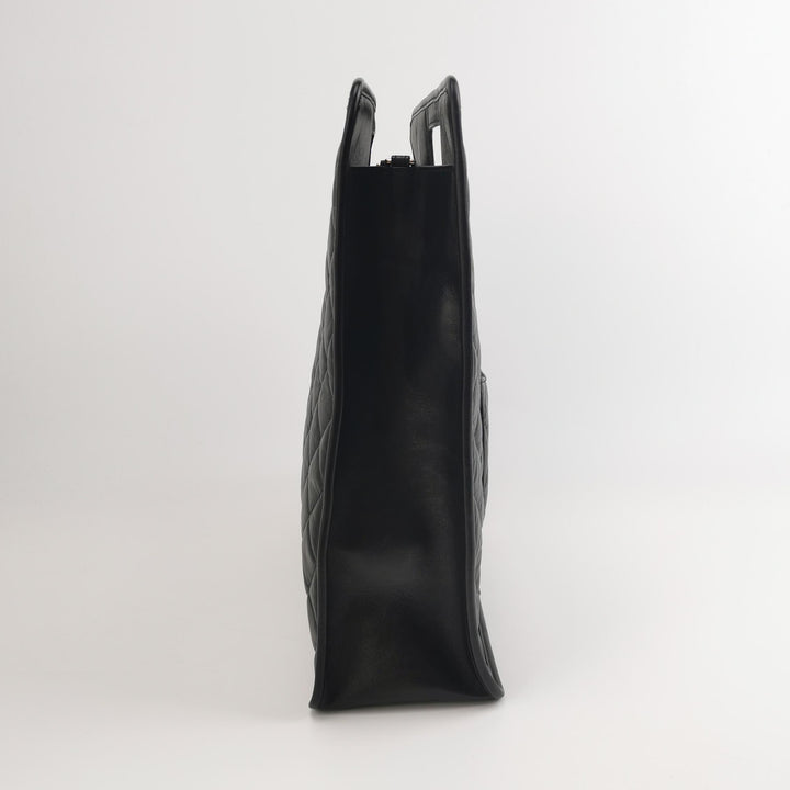 Chanel Graphic Catch Tote In Black