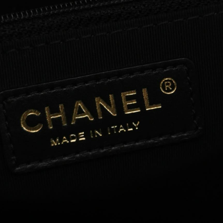 Chanel Graphic Catch Tote In Black