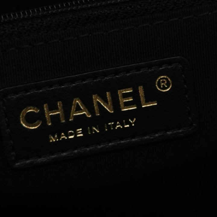 Chanel Graphic Catch Tote In Black