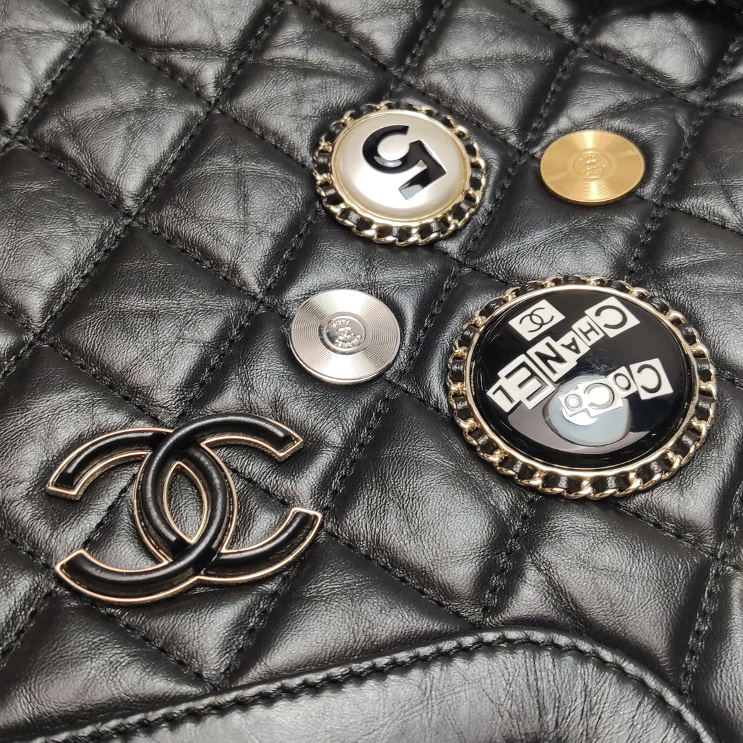 Chanel Graphic Catch Tote In Black