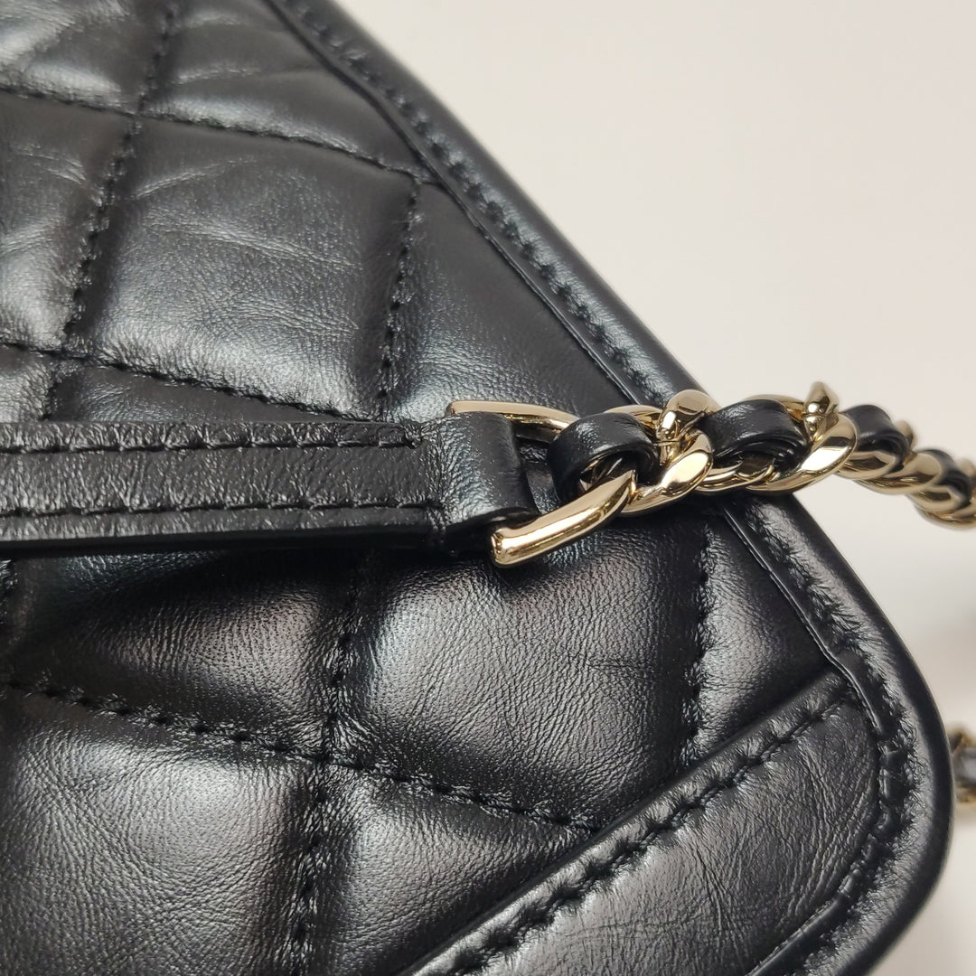 Chanel Graphic Catch Tote In Black