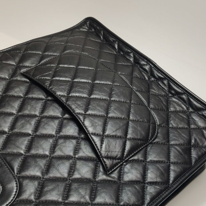 Chanel Graphic Catch Tote In Black