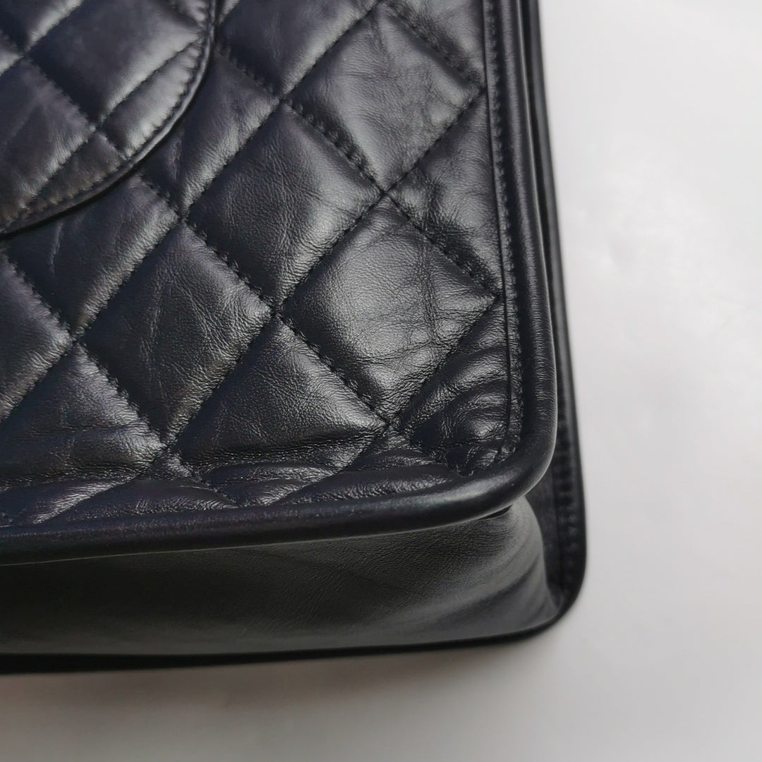 Chanel Graphic Catch Tote In Black