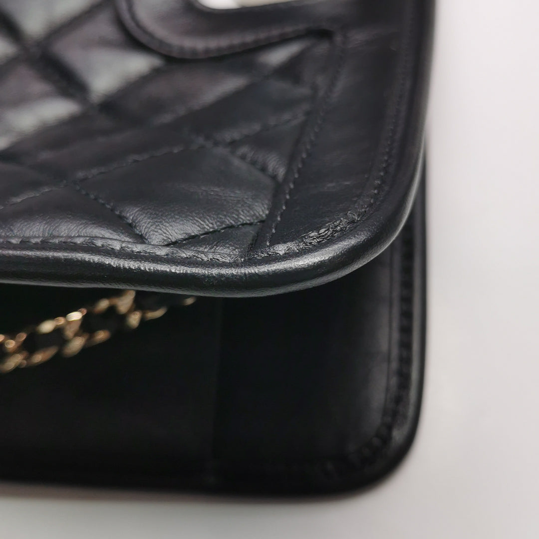 Chanel Graphic Catch Tote In Black