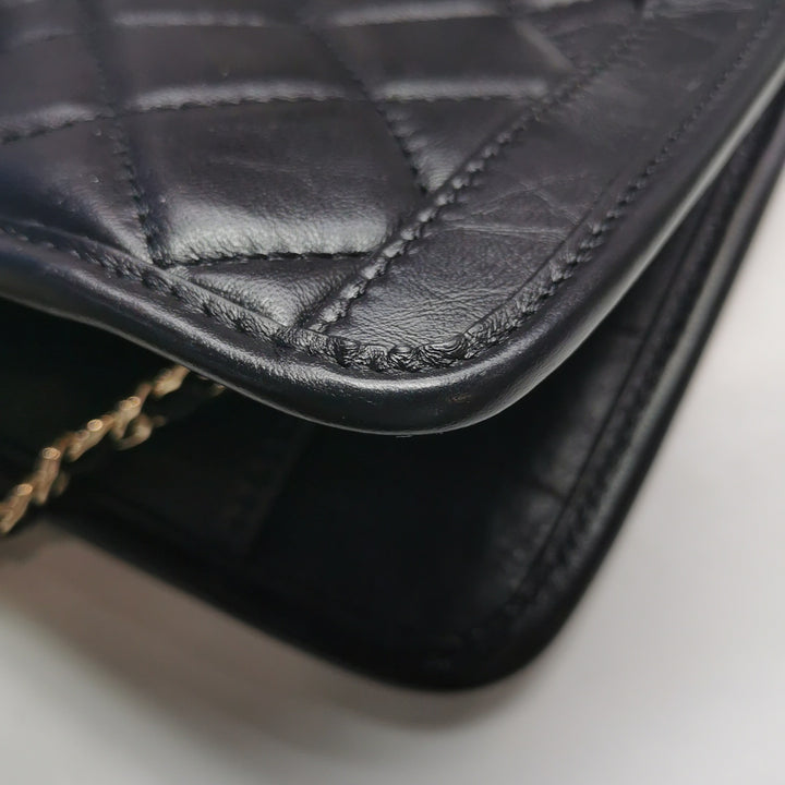 Chanel Graphic Catch Tote In Black