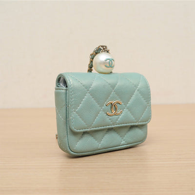 Chanel Iridescent Caviar Quilted Pearl On Top Coin Purse With Chain Light Green