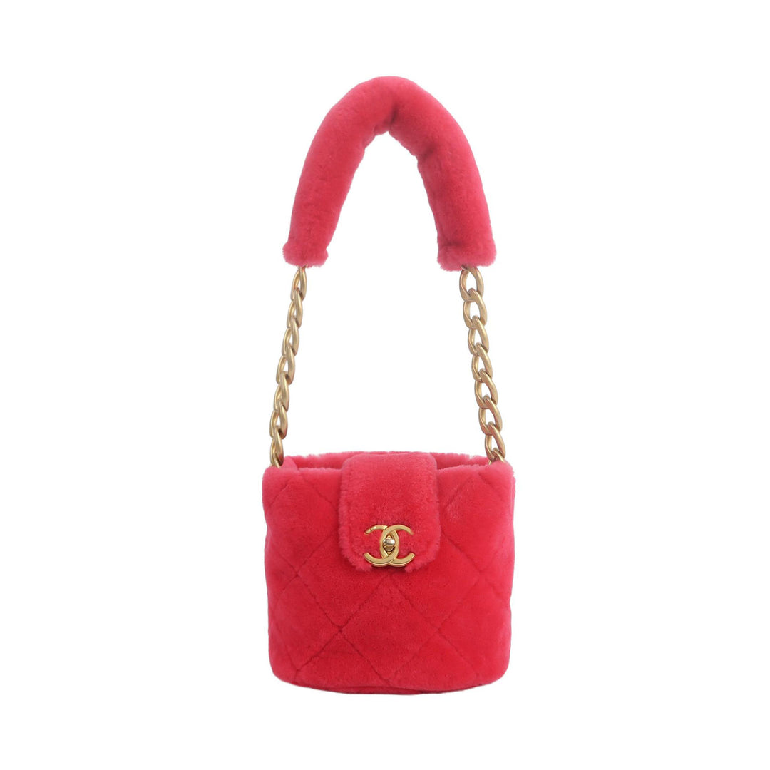 Chanel 2020 Shearling Quilted Bucket Bag In Pink