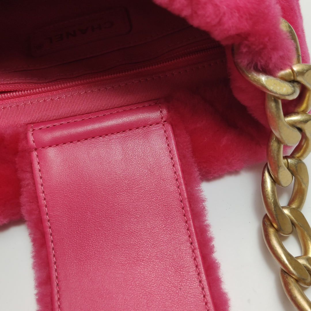 Chanel 2020 Shearling Quilted Bucket Bag In Pink