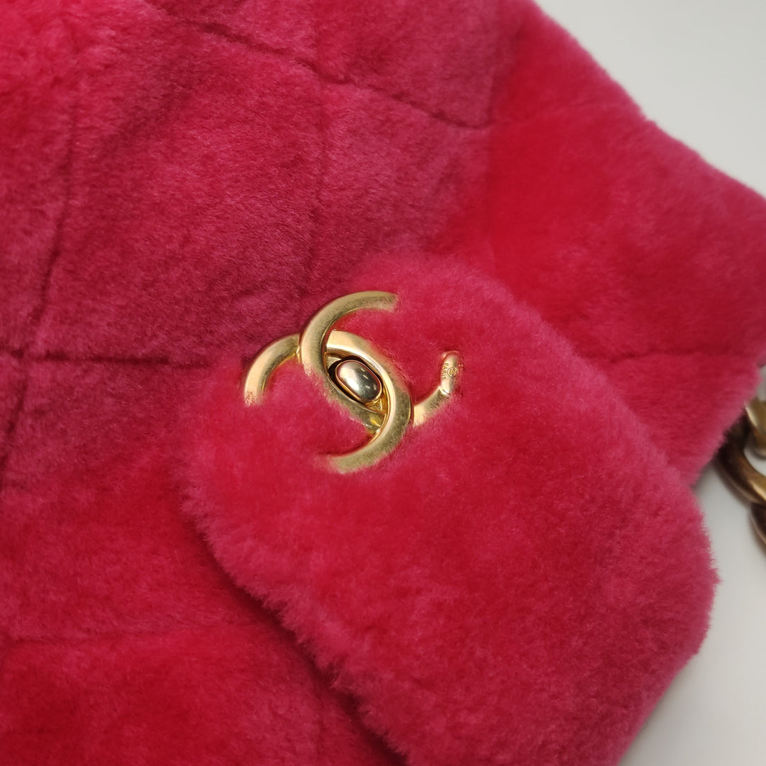 Chanel 2020 Shearling Quilted Bucket Bag In Pink