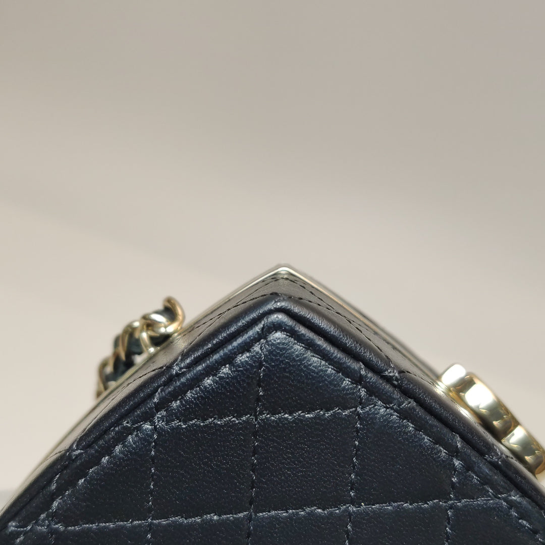 Chanel 2021 Makeup Box Mirror Clutch Black Quilted Lambskin