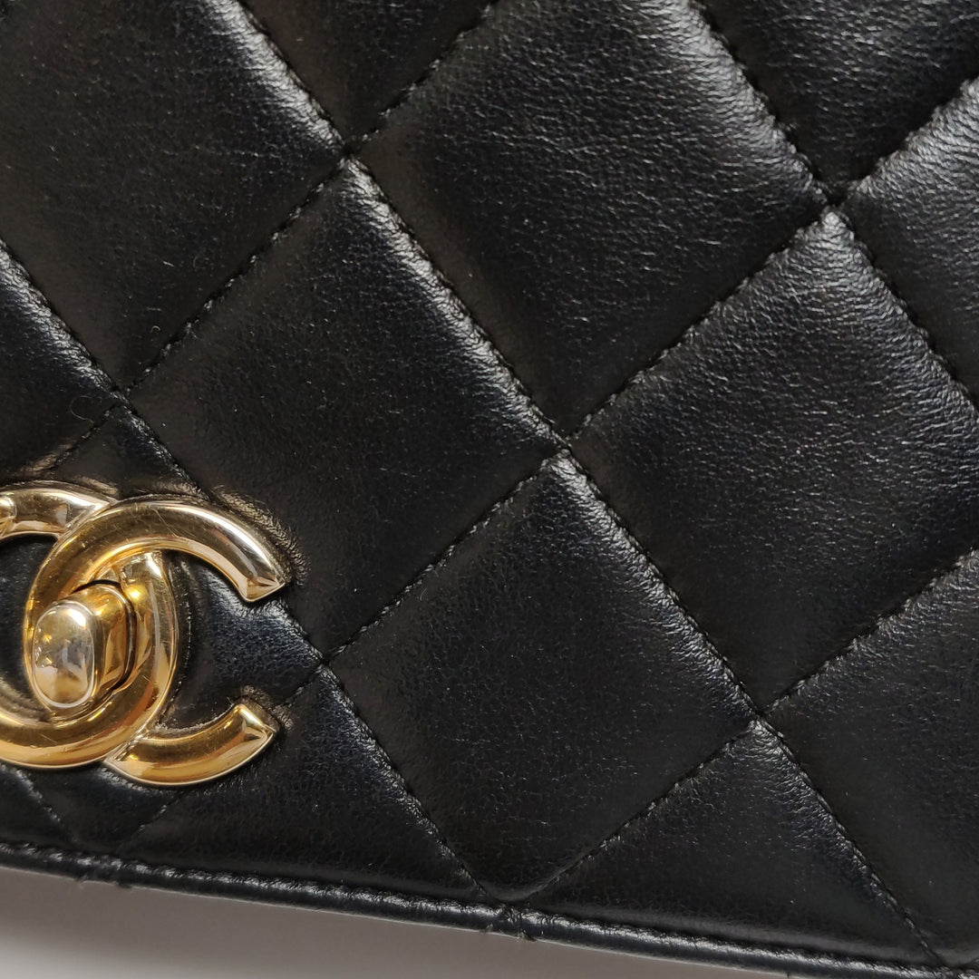 Chanel Chic Carry Flap Bag In Black Leather