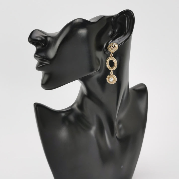 Chanel Earrings Metal And Glass Pearls Gold and Pearly White