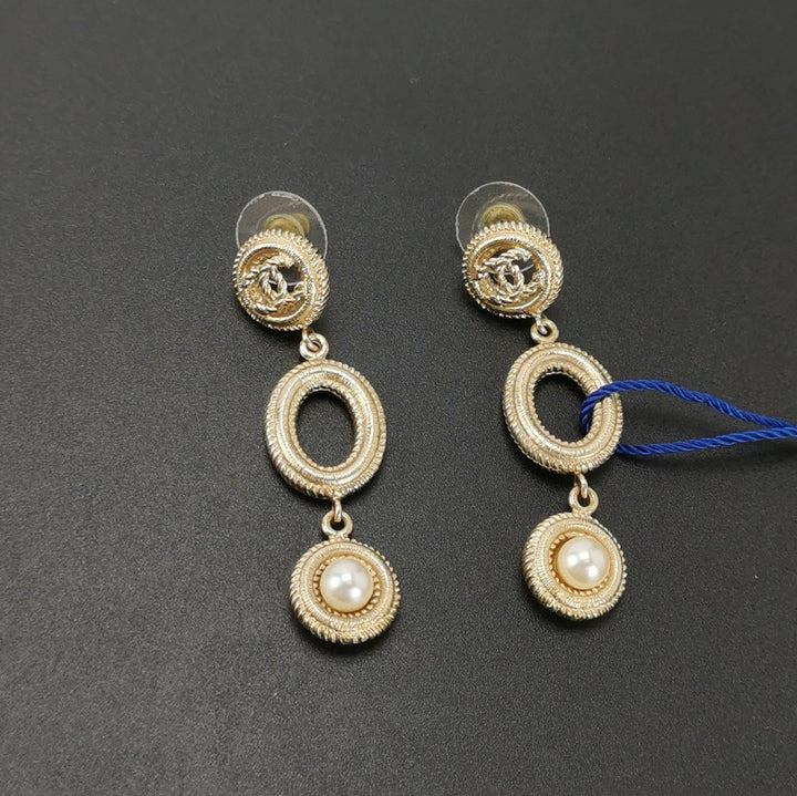 Chanel Earrings Metal And Glass Pearls Gold and Pearly White
