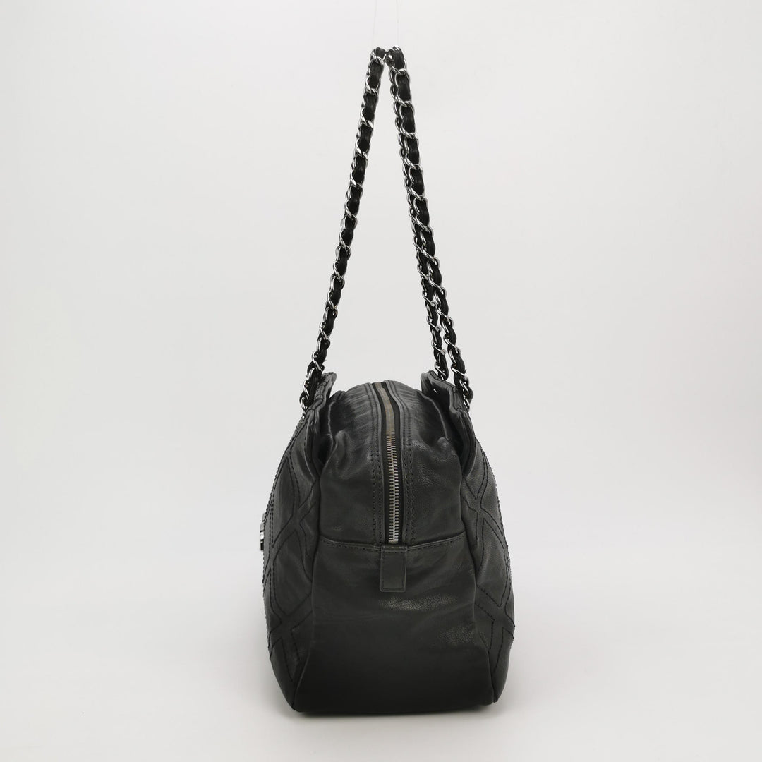 Chanel Vintage CC logo Black Leather Shoulder Bag