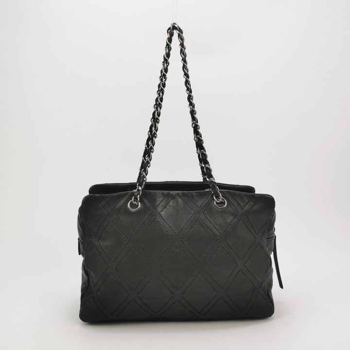 Chanel Vintage CC logo Black Leather Shoulder Bag